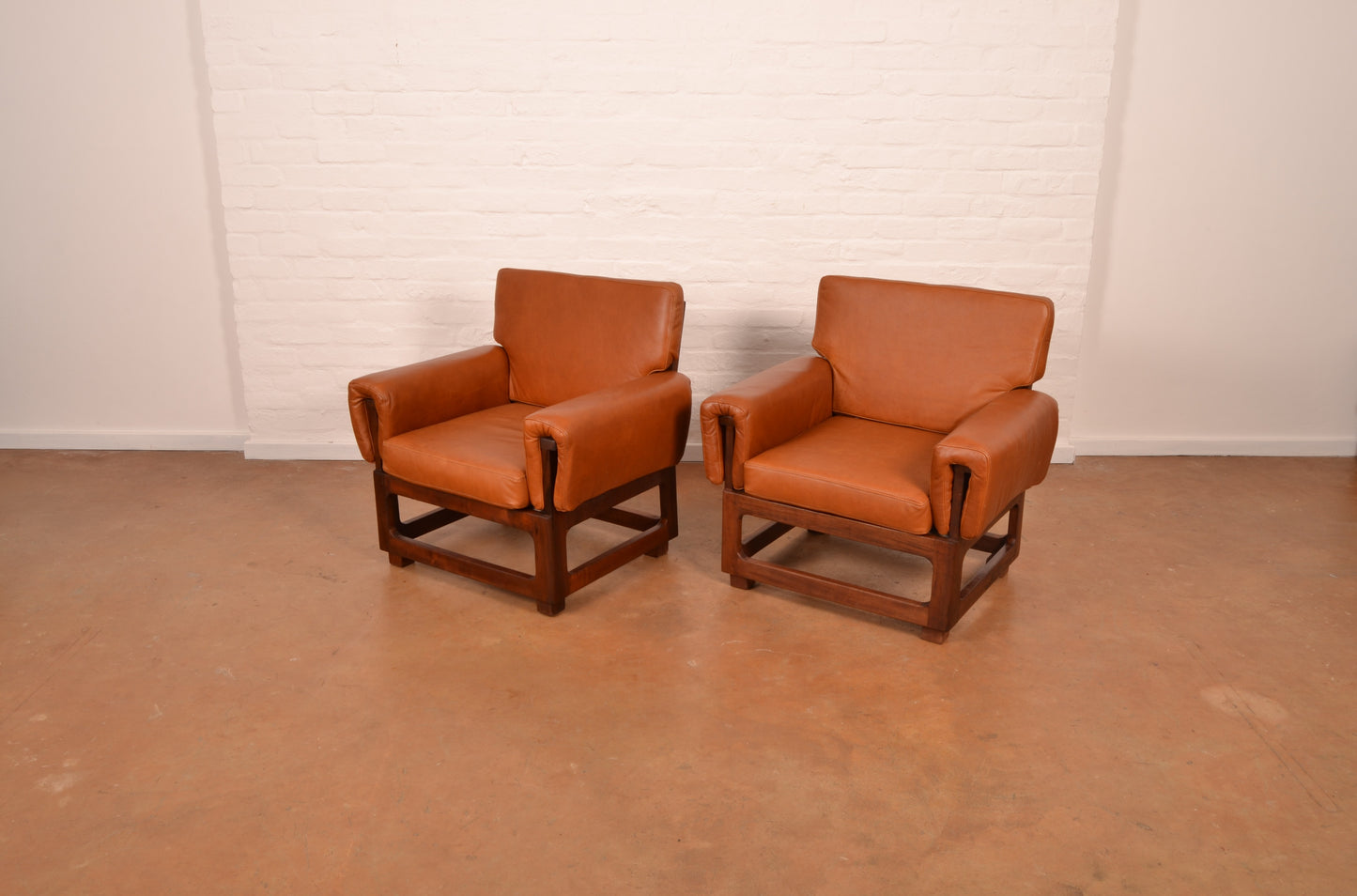 Vintage Pair of Genuine Leather "Copa" Style Armchairs in Brazilian Walnut
