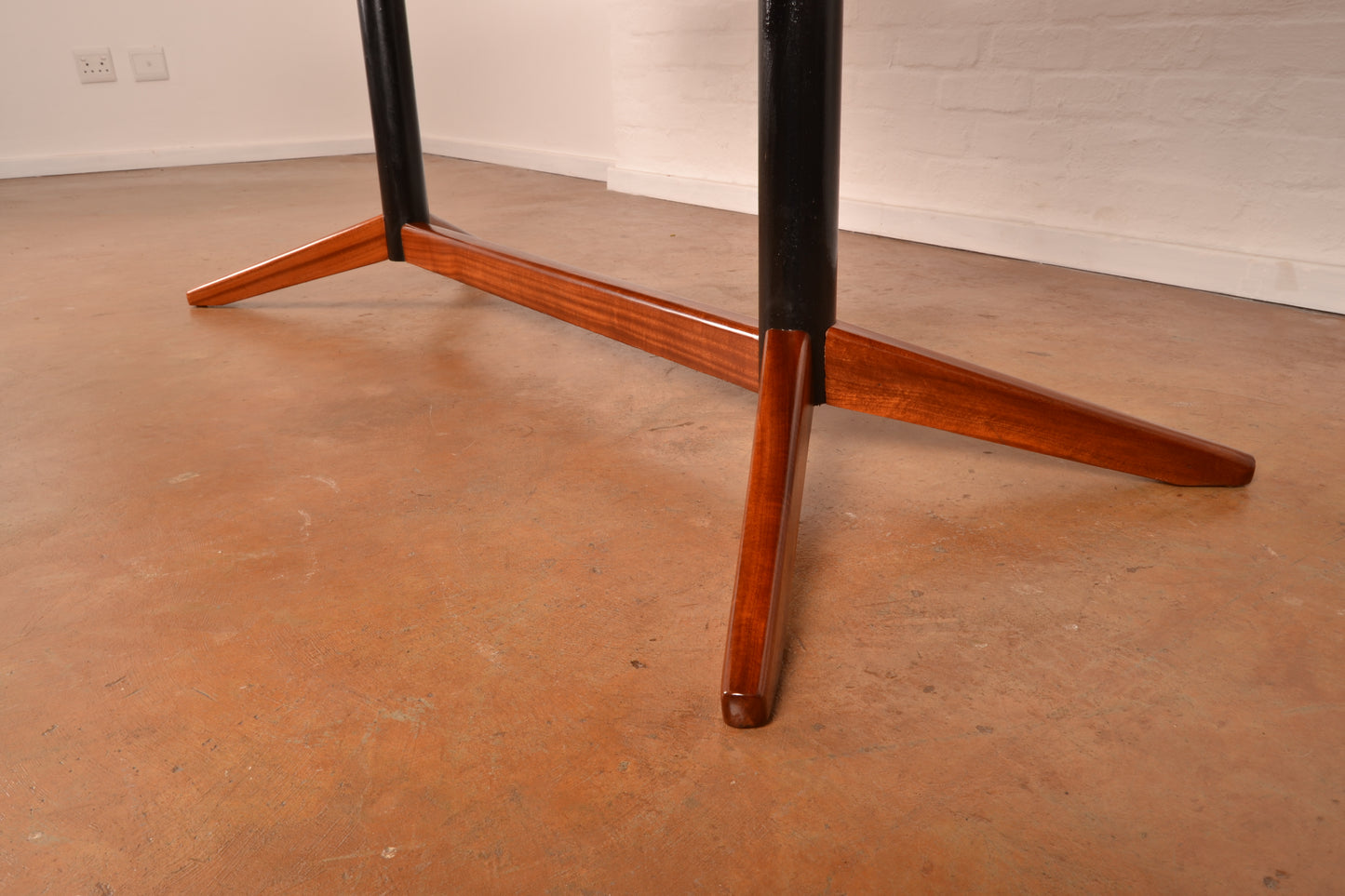 8–10 Seater Extendable South African Mid-Century Modern Dining Table designed by John Tabraham for DS Vorster & Co in Mahogany
