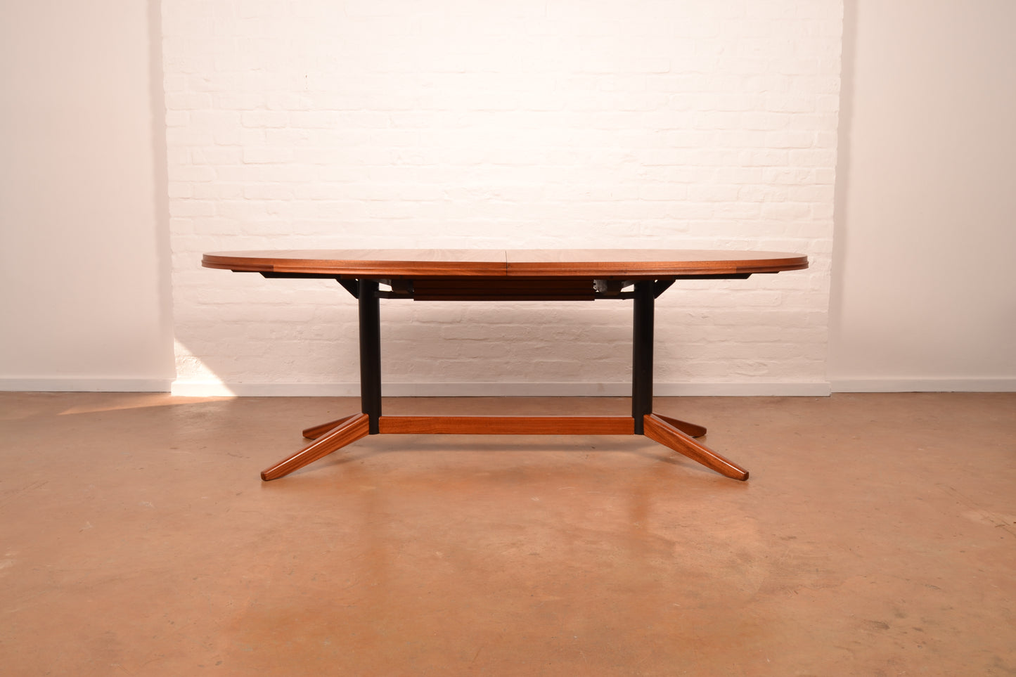 8–10 Seater Extendable South African Mid-Century Modern Dining Table designed by John Tabraham for DS Vorster & Co in Mahogany
