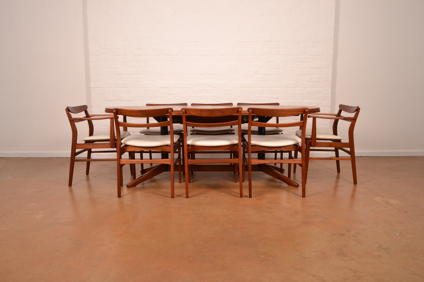 8–10 Seater Extendable South African Mid-Century Modern Dining set designed by John Tabraham for DS Vorster & Co in Mahogany