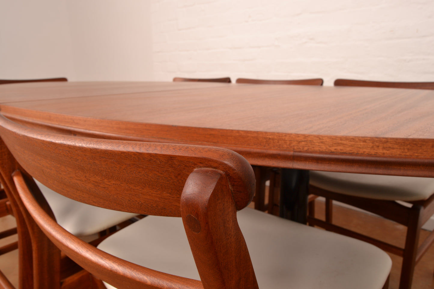 8–10 Seater Extendable South African Mid-Century Modern Dining set designed by John Tabraham for DS Vorster & Co in Mahogany