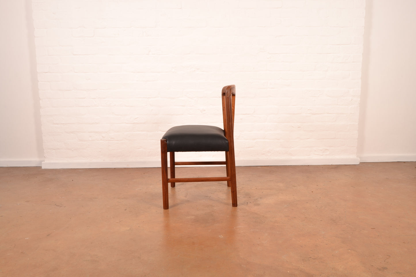 4–6 Seater Extendable South African Mid-Century Modern Dining Set in Solid Kiaat by Artecasa  – Expertly Restored with Genuine Leather Upholstery