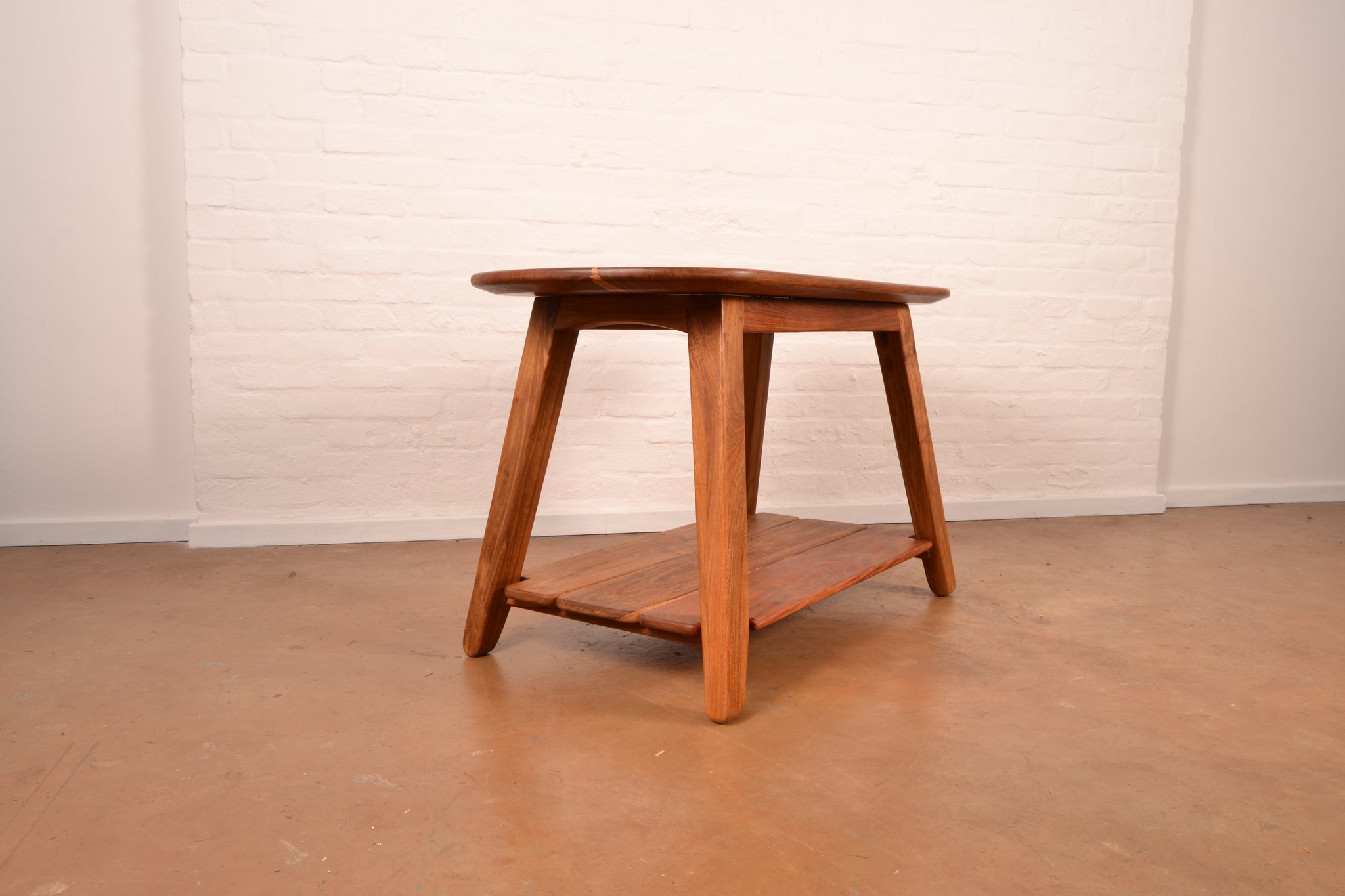 Clapton Range: The Layla Display Table