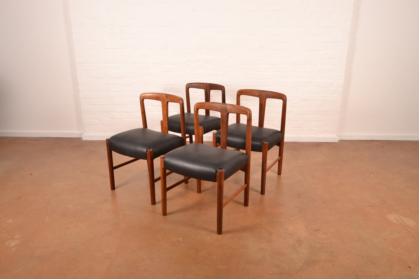 Set of 4 Mid Century Modern Dining Chairs by Artecasa