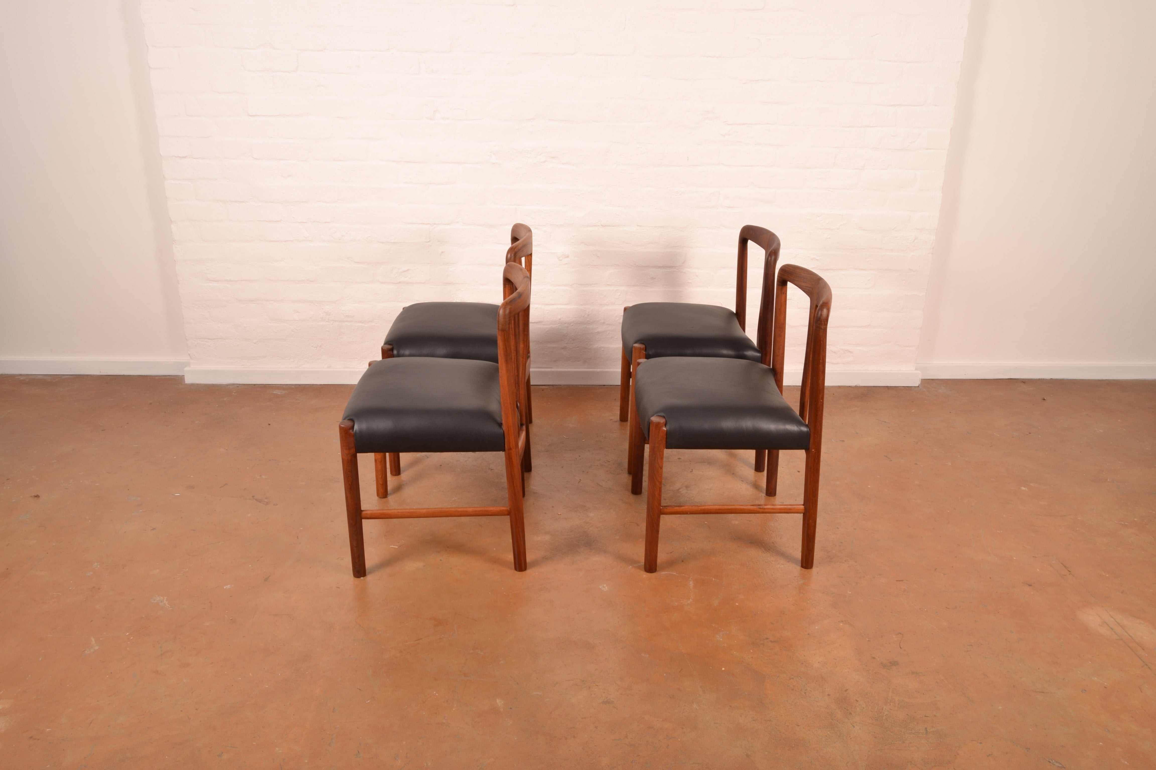 Set of 4 Mid Century Modern Dining Chairs by Artecasa