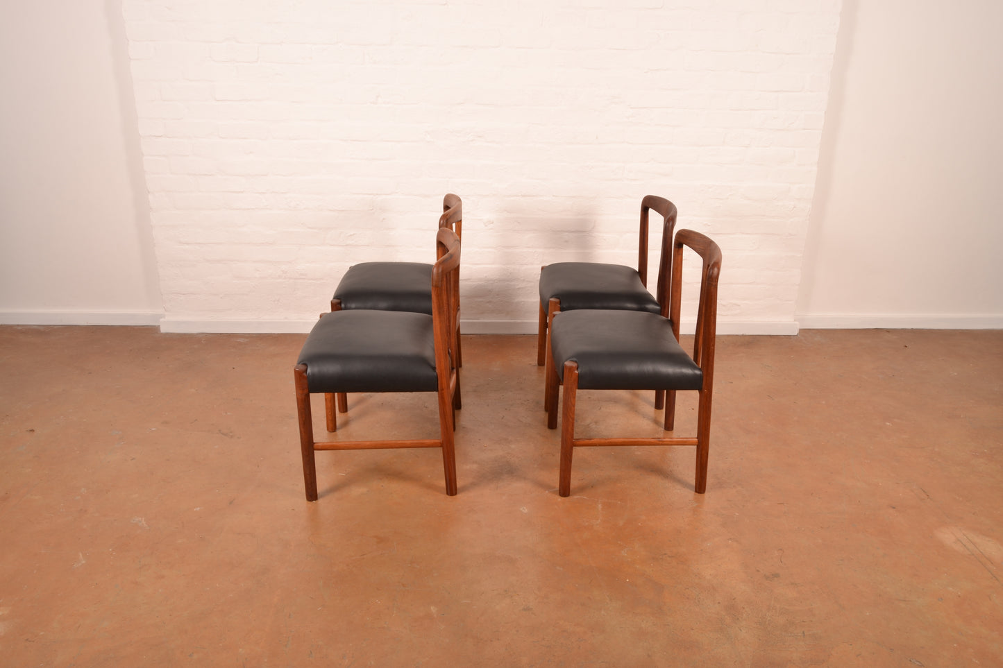 Set of 4 Mid Century Modern Dining Chairs by Artecasa
