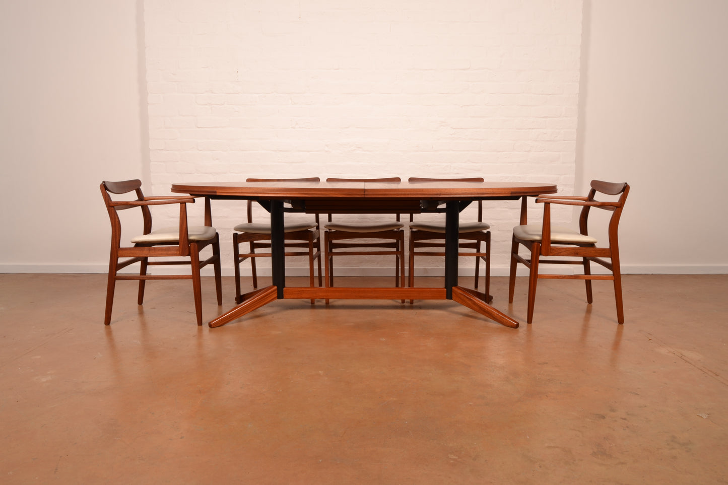 8–10 Seater Extendable South African Mid-Century Modern Dining set designed by John Tabraham for DS Vorster & Co in Mahogany