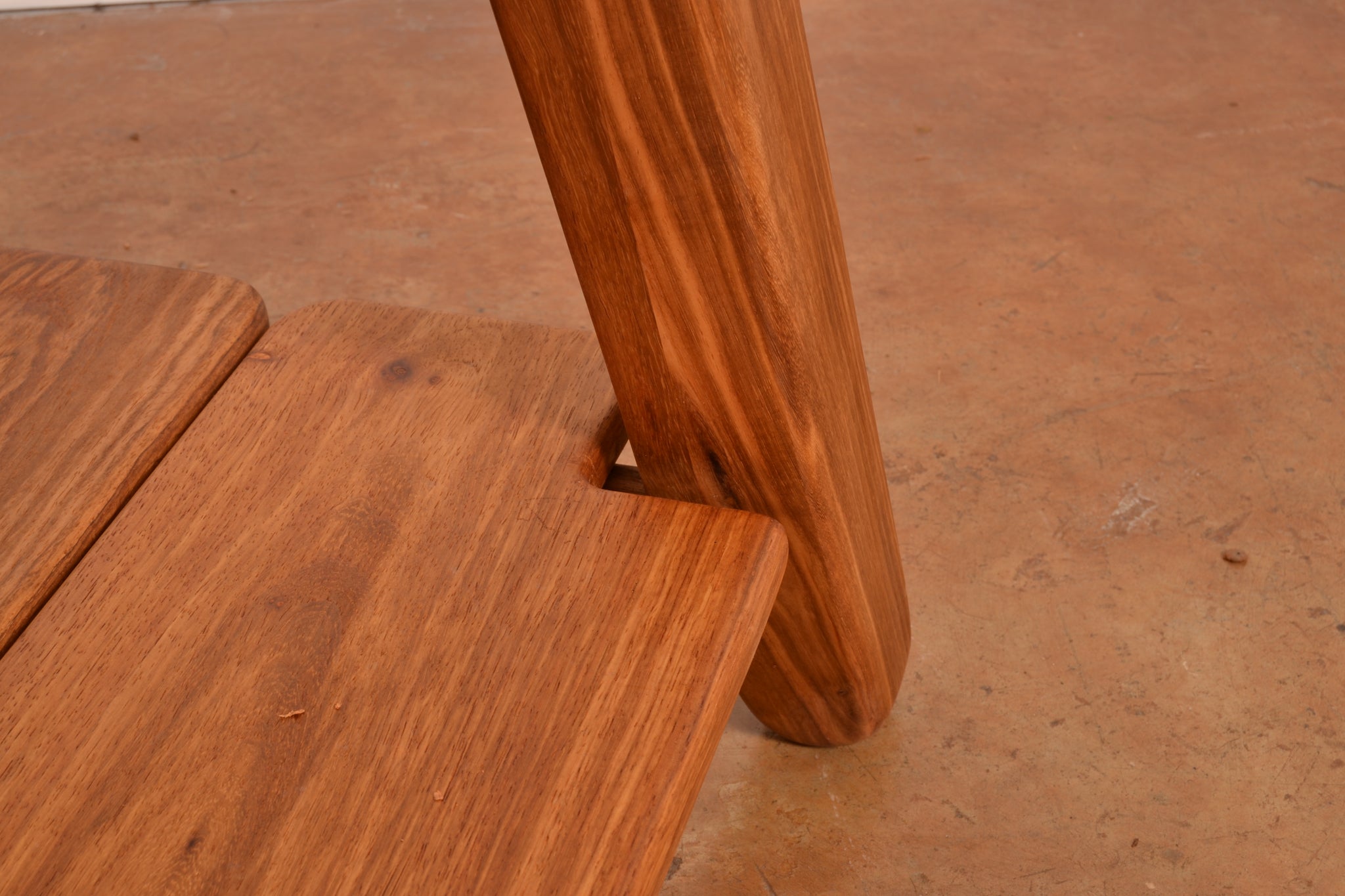 Clapton Range: The Layla Display Table