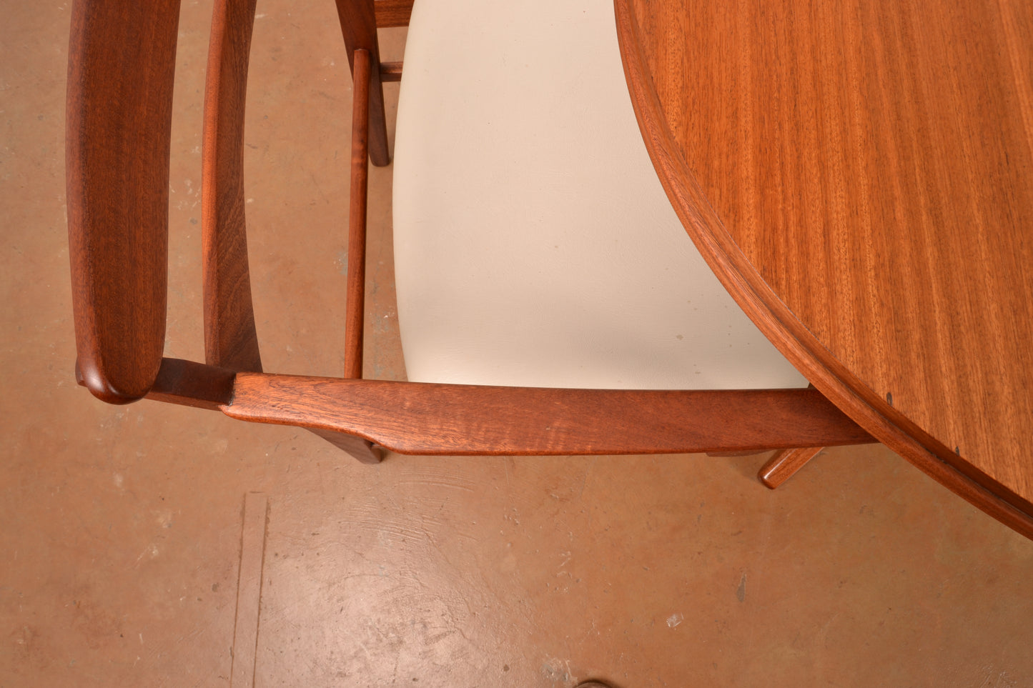 8–10 Seater Extendable South African Mid-Century Modern Dining set designed by John Tabraham for DS Vorster & Co in Mahogany