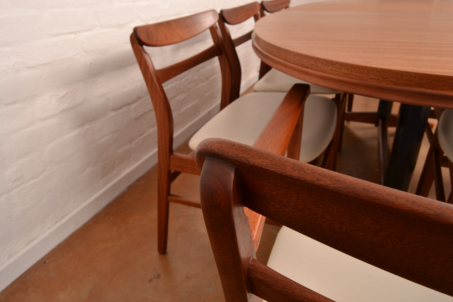 8–10 Seater Extendable South African Mid-Century Modern Dining set designed by John Tabraham for DS Vorster & Co in Mahogany