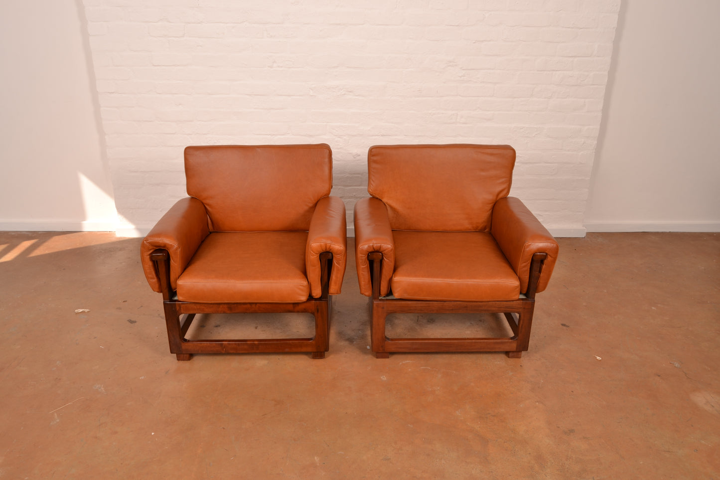 Vintage Pair of Genuine Leather "Copa" Style Armchairs in Brazilian Walnut