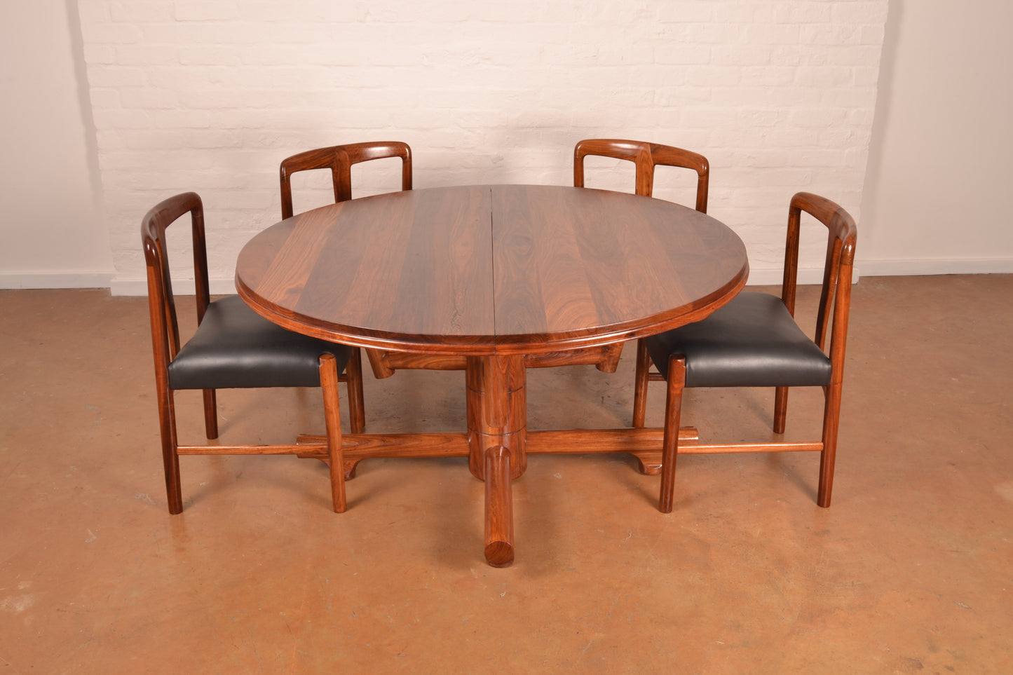 4–6 Seater Extendable South African Mid-Century Modern Dining Set in Solid Kiaat by Artecasa  – Expertly Restored with Genuine Leather Upholstery