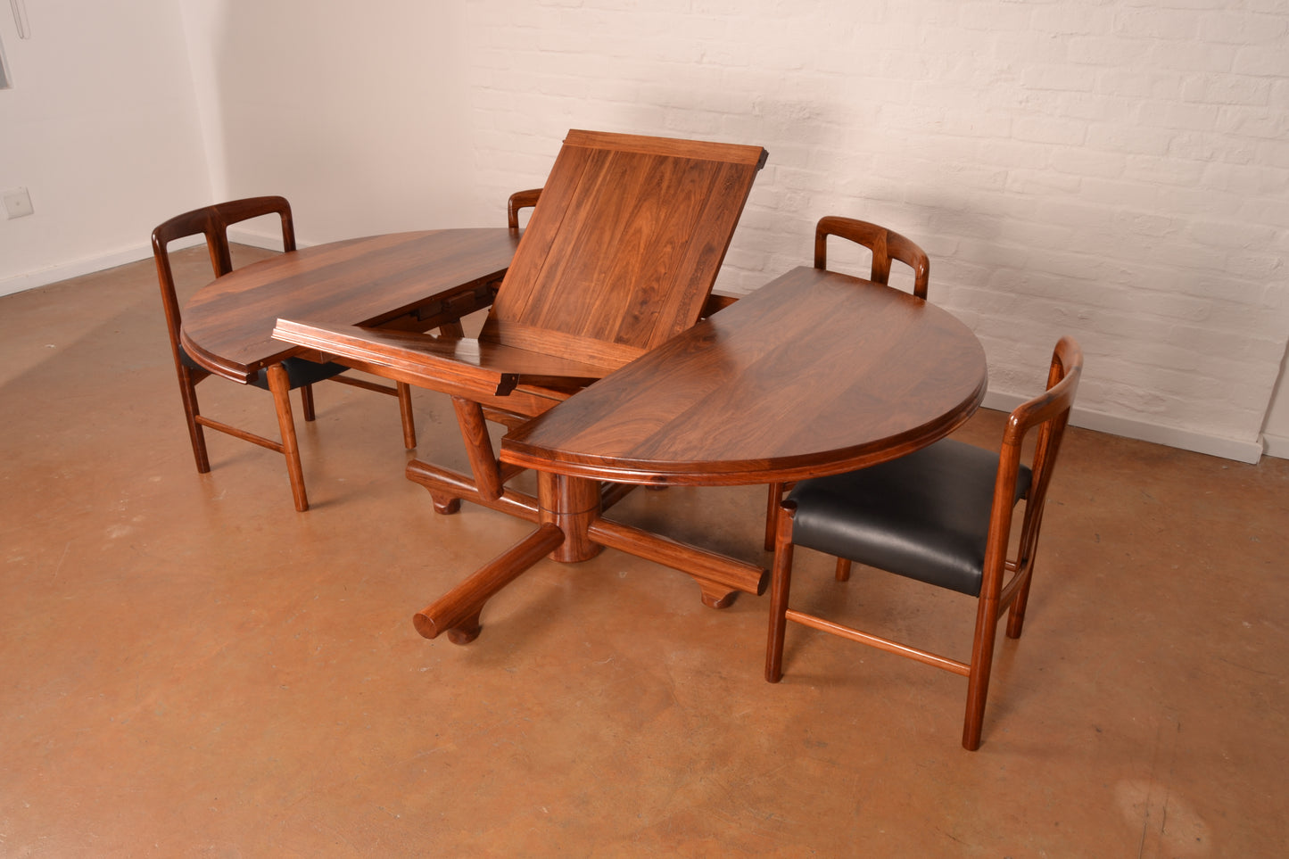 4–6 Seater Extendable South African Mid-Century Modern Dining Set in Solid Kiaat by Artecasa  – Expertly Restored with Genuine Leather Upholstery