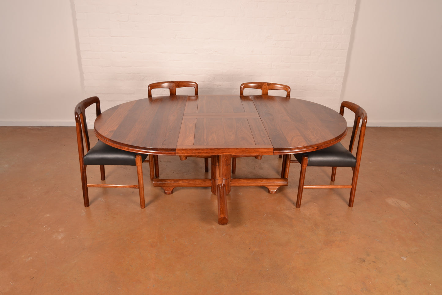 4–6 Seater Extendable South African Mid-Century Modern Dining Set in Solid Kiaat by Artecasa  – Expertly Restored with Genuine Leather Upholstery