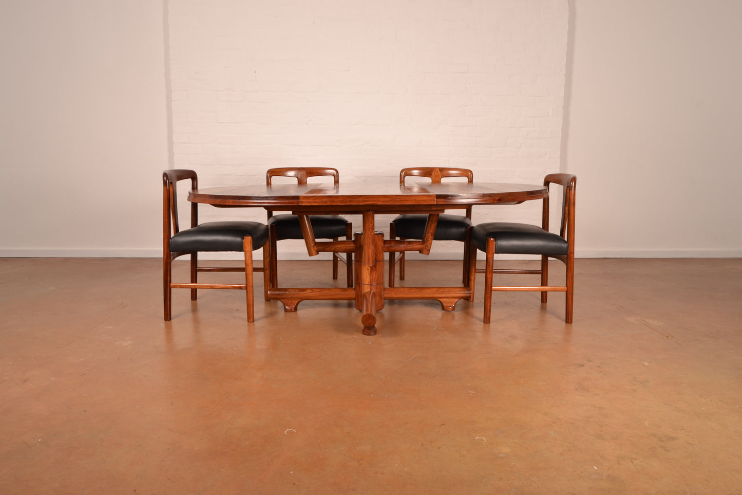 4–6 Seater Extendable South African Mid-Century Modern Dining Set in Solid Kiaat by Artecasa  – Expertly Restored with Genuine Leather Upholstery