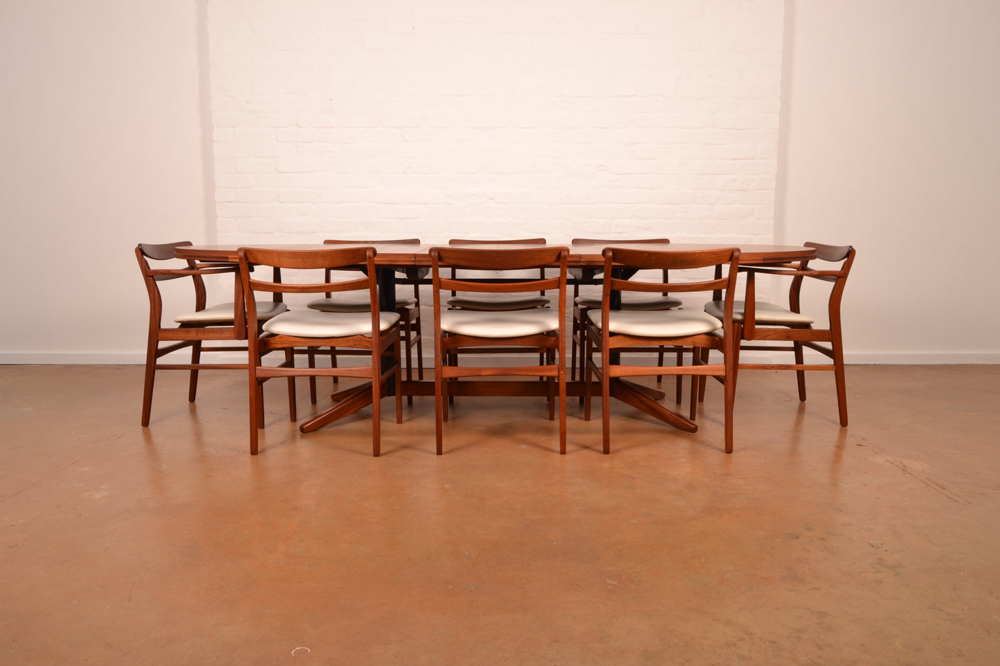 8–10 Seater Extendable South African Mid-Century Modern Dining set designed by John Tabraham for DS Vorster & Co in Mahogany