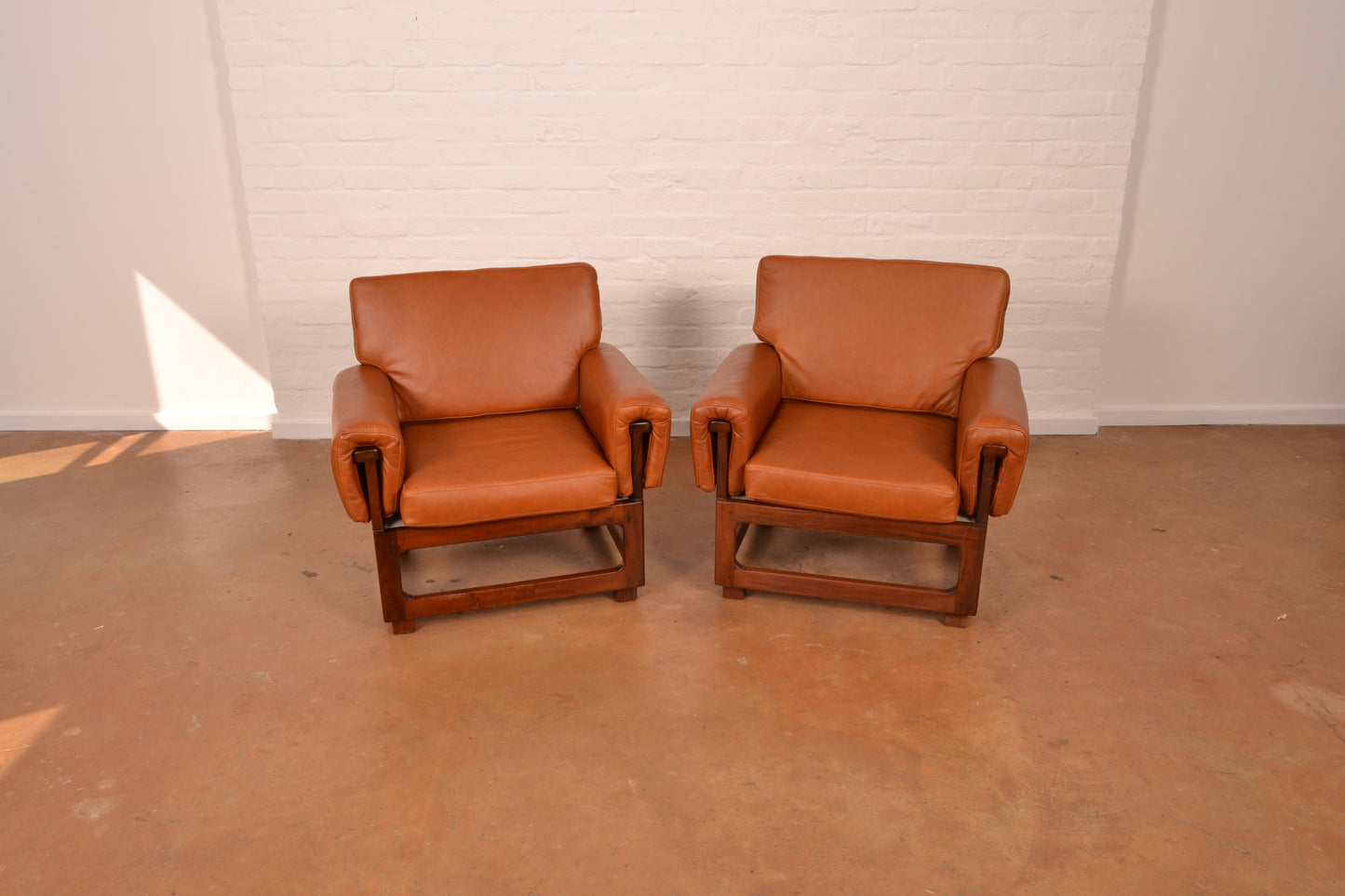 Vintage Pair of Genuine Leather "Copa" Style Armchairs in Brazilian Walnut