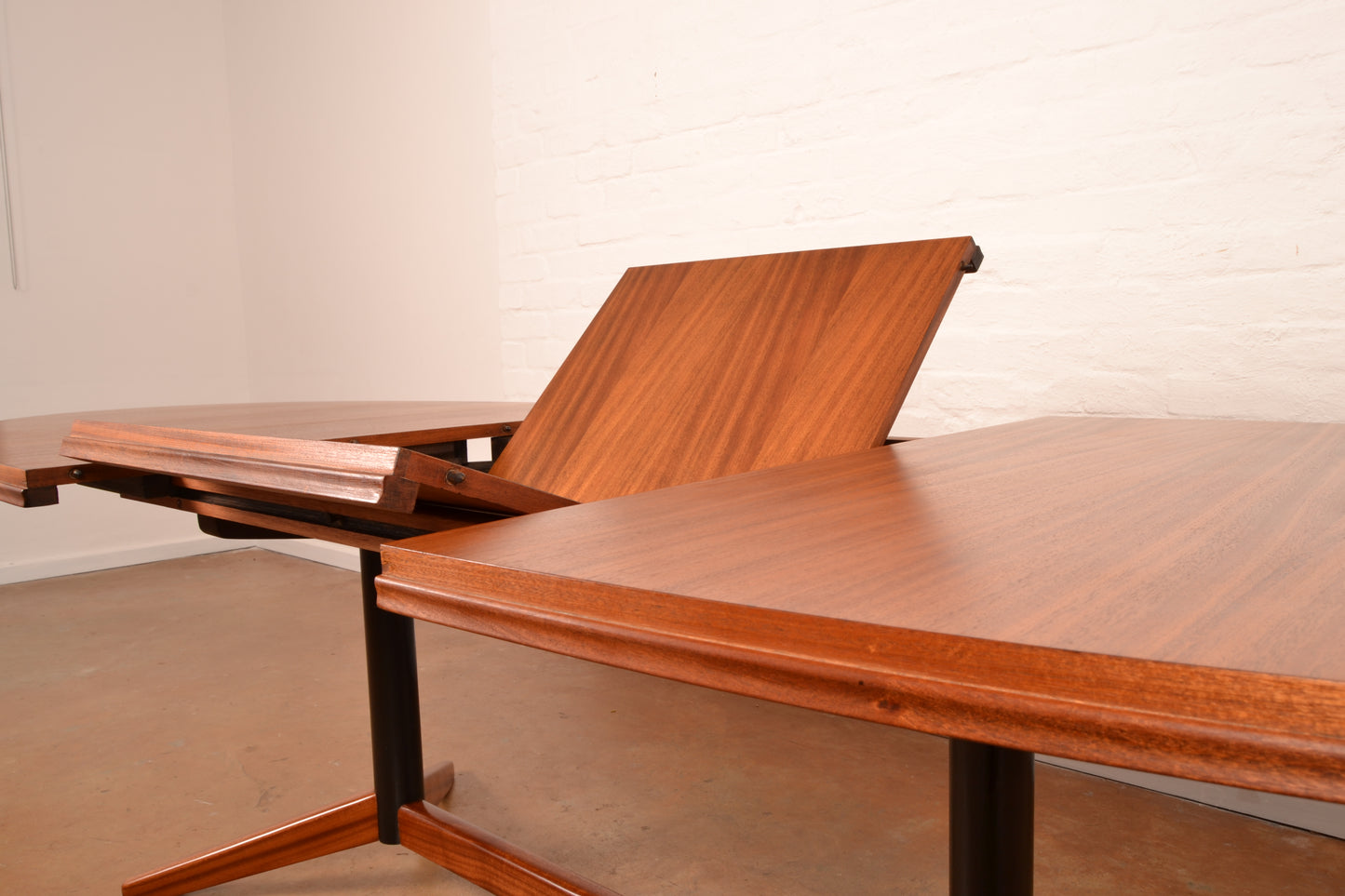 8–10 Seater Extendable South African Mid-Century Modern Dining Table designed by John Tabraham for DS Vorster & Co in Mahogany