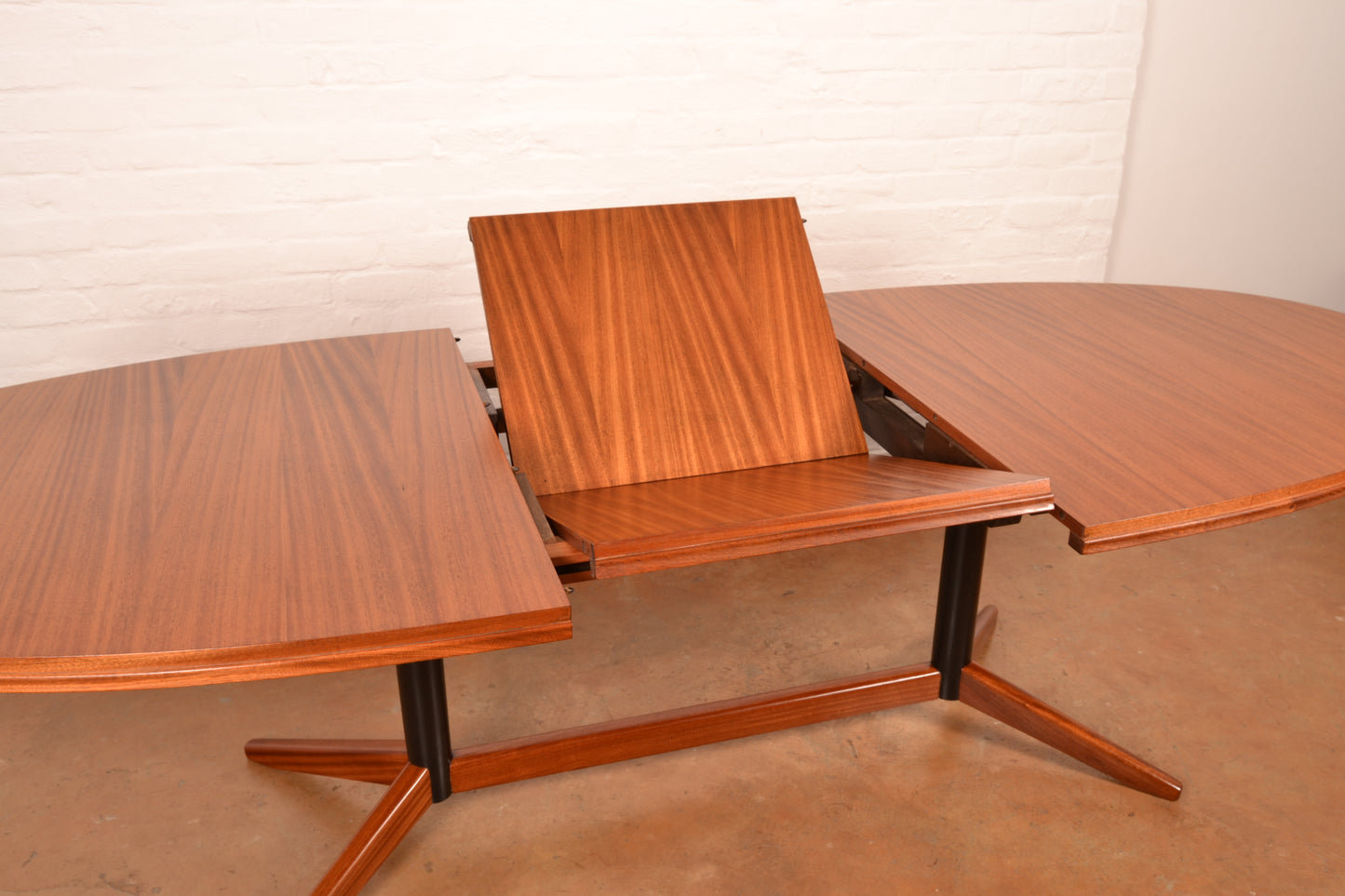 8–10 Seater Extendable South African Mid-Century Modern Dining Table designed by John Tabraham for DS Vorster & Co in Mahogany