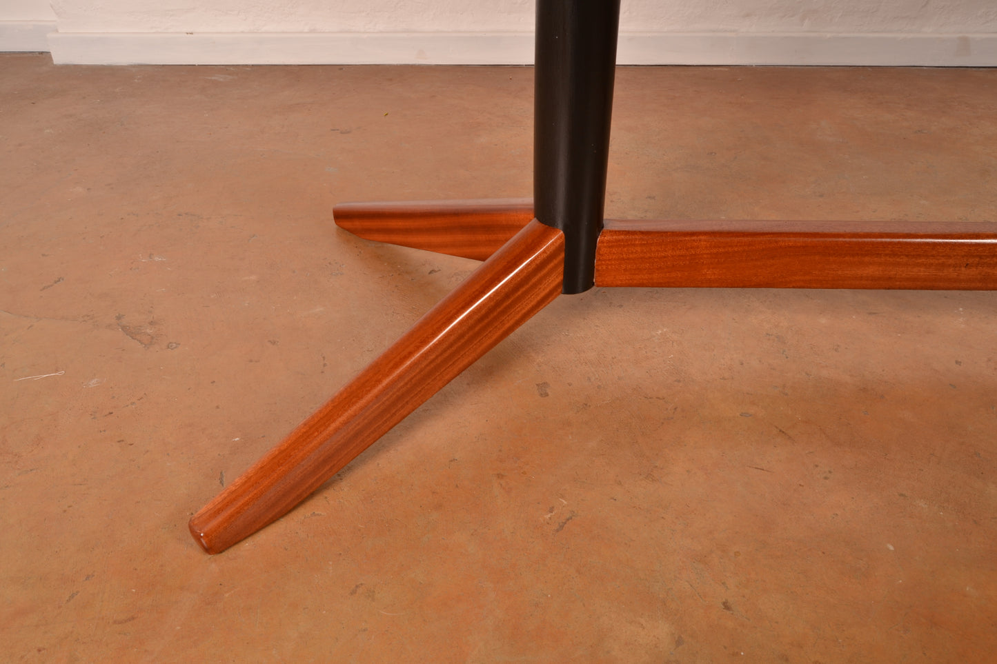 8–10 Seater Extendable South African Mid-Century Modern Dining Table designed by John Tabraham for DS Vorster & Co in Mahogany