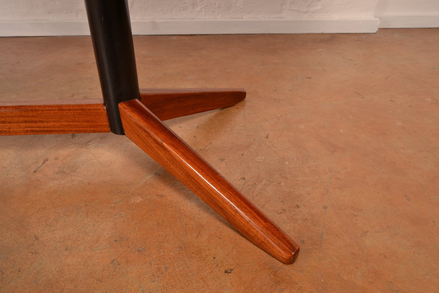 8–10 Seater Extendable South African Mid-Century Modern Dining Table designed by John Tabraham for DS Vorster & Co in Mahogany