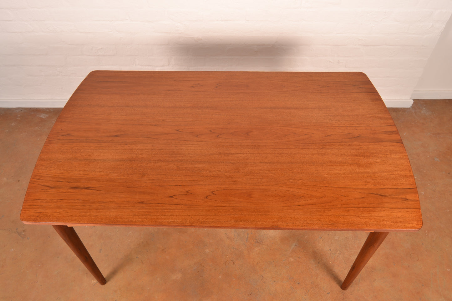 6 Seater Mid Century Modern Dining Table by Frystark