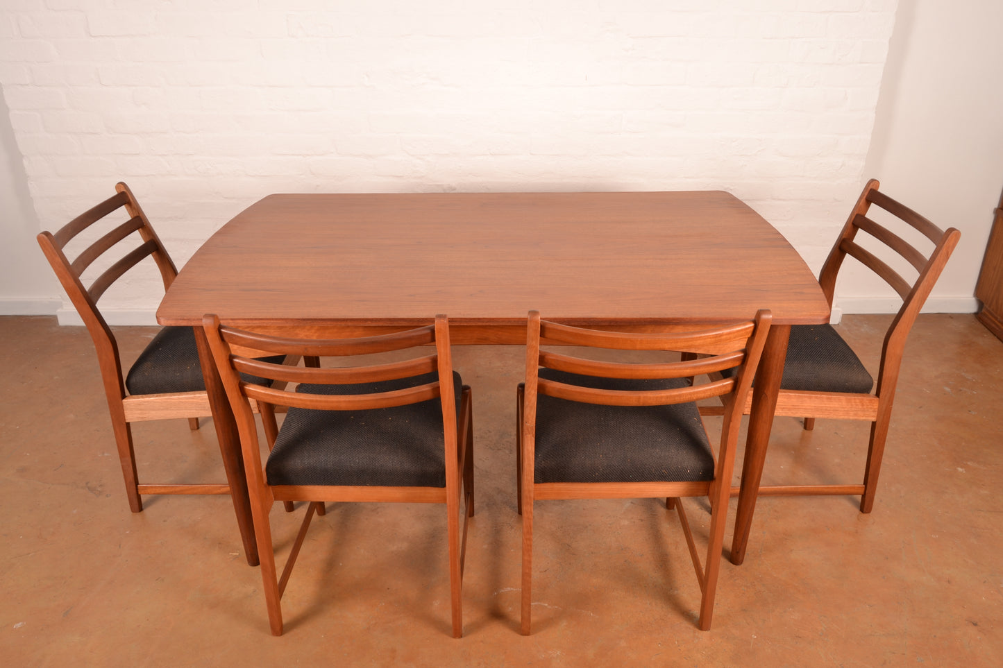6 Seater Mid Century Modern Dining Room Set by Frystark